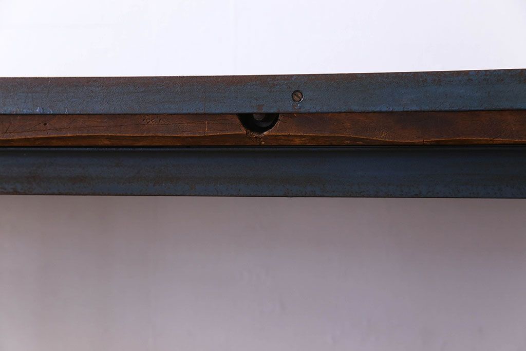 ヴィンテージ家具　アイアンフレームのシャビーなビンテージ作業台(テーブル)(1)