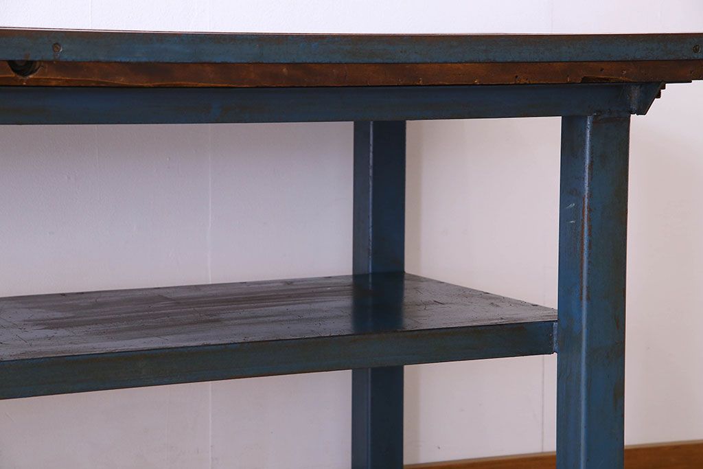 ヴィンテージ家具　アイアンフレームのシャビーなビンテージ作業台(テーブル)(1)