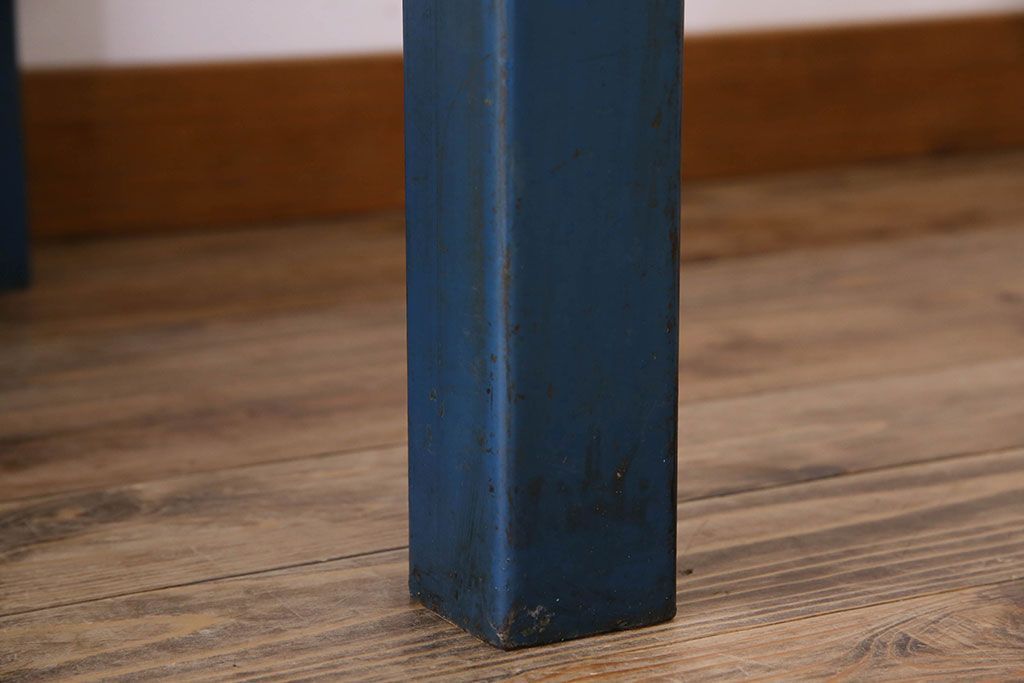 ヴィンテージ家具　アイアンフレームのシャビーなビンテージ作業台(テーブル)(1)