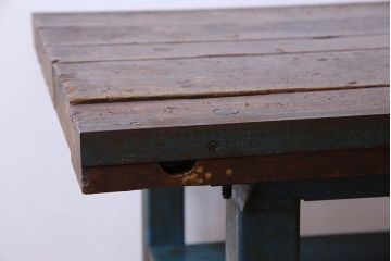 ヴィンテージ家具　アイアンフレームのシャビーなビンテージ作業台(テーブル)(1)