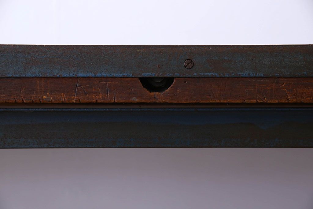 ヴィンテージ家具　アイアンフレームのシャビーなビンテージ作業台(テーブル)(1)