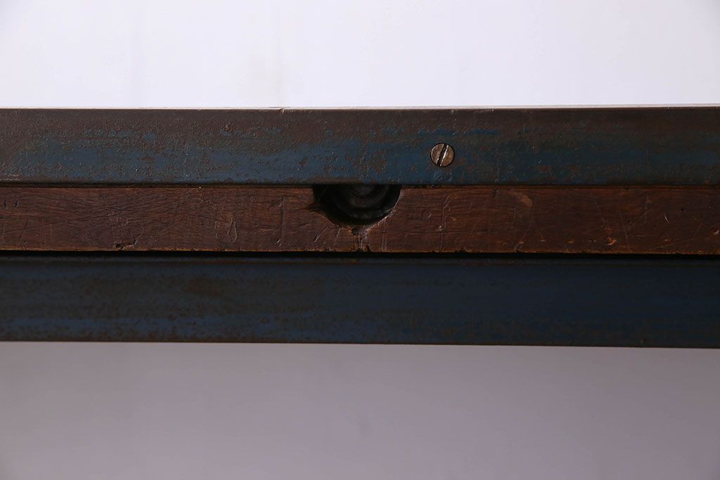 ヴィンテージ家具　アイアンフレームのシャビーなビンテージ作業台(テーブル)(3)