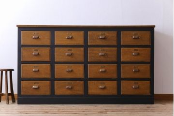 レトロ家具　ネームプレート付き!16杯引き出しのレトロなチェスト