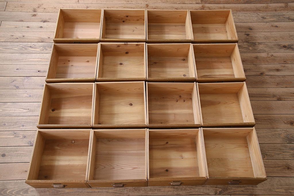 レトロ家具　ネームプレート付き!16杯引き出しのレトロなチェスト