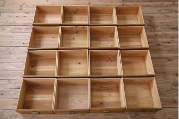 レトロ家具　ネームプレート付き!16杯引き出しのレトロなチェスト