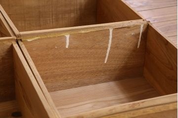 レトロ家具　ネームプレート付き!16杯引き出しのレトロなチェスト