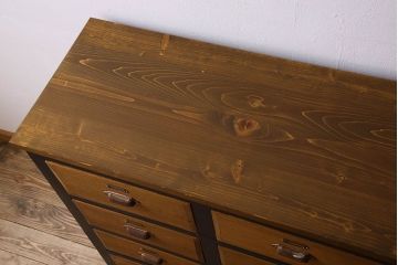 レトロ家具　ネームプレート付き!16杯引き出しのレトロなチェスト