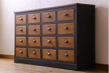 レトロ家具　ネームプレート付き!16杯引き出しのレトロなチェスト