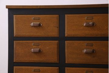 レトロ家具　ネームプレート付き!16杯引き出しのレトロなチェスト