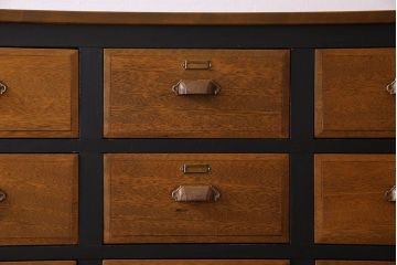 レトロ家具　ネームプレート付き!16杯引き出しのレトロなチェスト