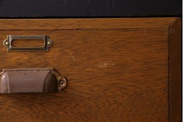 レトロ家具　ネームプレート付き!16杯引き出しのレトロなチェスト