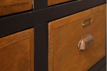 レトロ家具　ネームプレート付き!16杯引き出しのレトロなチェスト