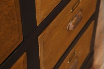 レトロ家具　ネームプレート付き!16杯引き出しのレトロなチェスト