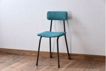 ヴィンテージ家具　ビンテージ　アイアンレッグの小ぶりなクッションチェア(椅子)