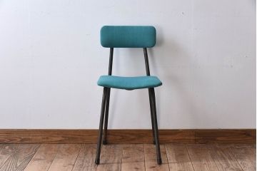 ヴィンテージ家具　ビンテージ　アイアンレッグの小ぶりなクッションチェア(椅子)