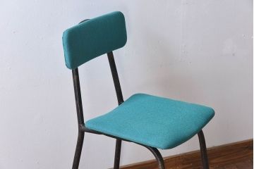 ヴィンテージ家具　ビンテージ　アイアンレッグの小ぶりなクッションチェア(椅子)