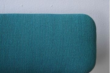 ヴィンテージ家具　ビンテージ　アイアンレッグの小ぶりなクッションチェア(椅子)