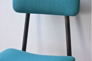 ヴィンテージ家具　ビンテージ　アイアンレッグの小ぶりなクッションチェア(椅子)