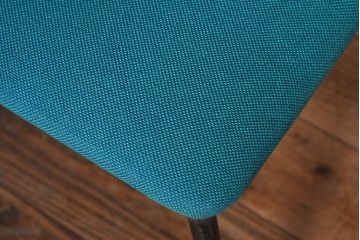 ヴィンテージ家具　ビンテージ　アイアンレッグの小ぶりなクッションチェア(椅子)