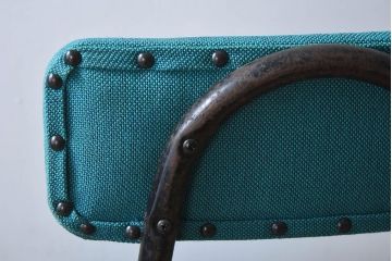 ヴィンテージ家具　ビンテージ　アイアンレッグの小ぶりなクッションチェア(椅子)