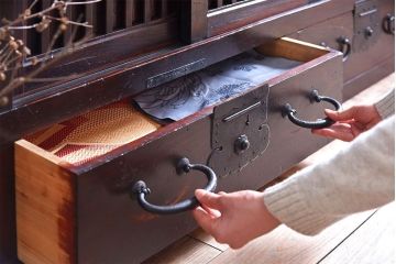 アンティーク家具　明治期　六尺　縦桟四枚引き戸　収納箪笥サイドボード(水屋箪笥)