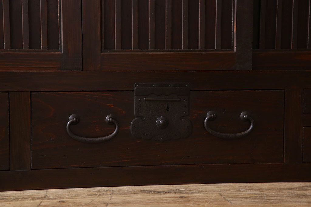 アンティーク家具　明治期　六尺　縦桟四枚引き戸　収納箪笥サイドボード(水屋箪笥)