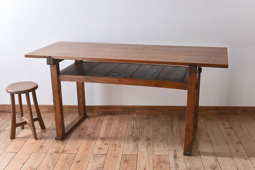 アンティーク家具　アンティーク　古い木製のシンプルな作業台(テーブル)