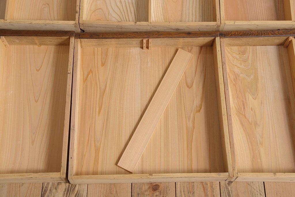 アンティーク家具　ナラ材　シックな古い木の上質な縦型小引き出し　アンティーク