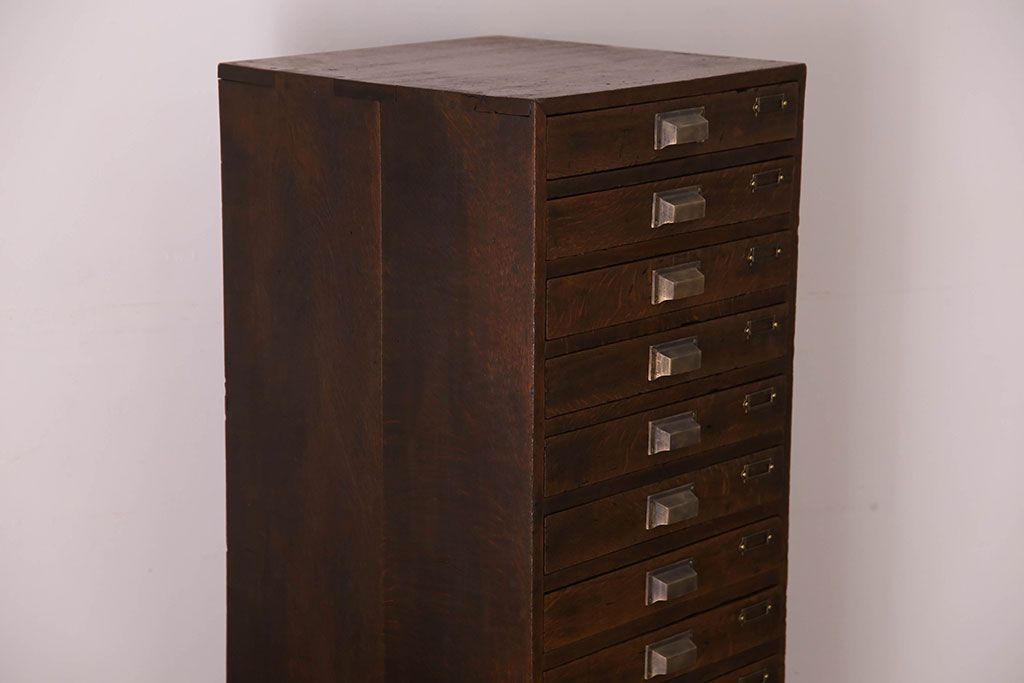 アンティーク家具　ナラ材　シックな古い木の上質な縦型小引き出し　アンティーク