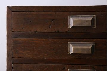 アンティーク家具　ナラ材　シックな古い木の上質な縦型小引き出し　アンティーク