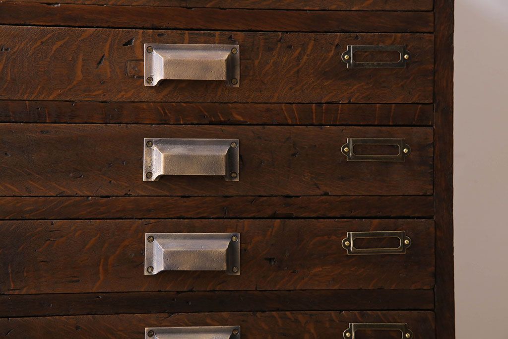 アンティーク家具　ナラ材　シックな古い木の上質な縦型小引き出し　アンティーク