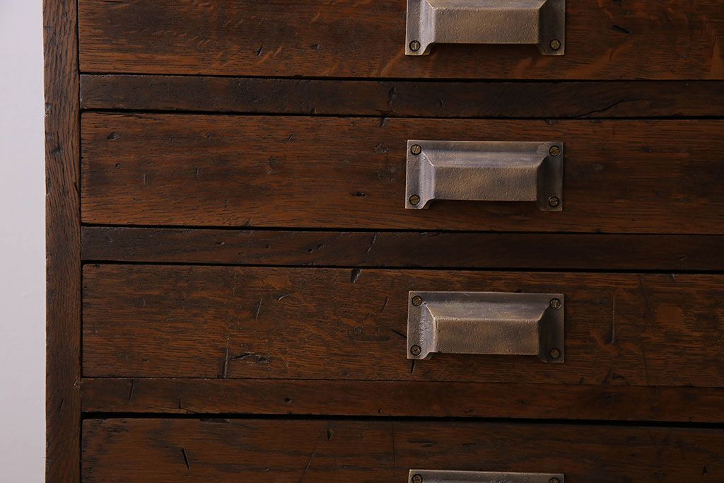 アンティーク家具　ナラ材　シックな古い木の上質な縦型小引き出し　アンティーク