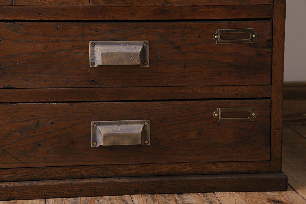 アンティーク家具　ナラ材　シックな古い木の上質な縦型小引き出し　アンティーク