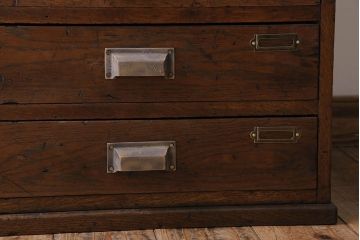 アンティーク家具　ナラ材　シックな古い木の上質な縦型小引き出し　アンティーク