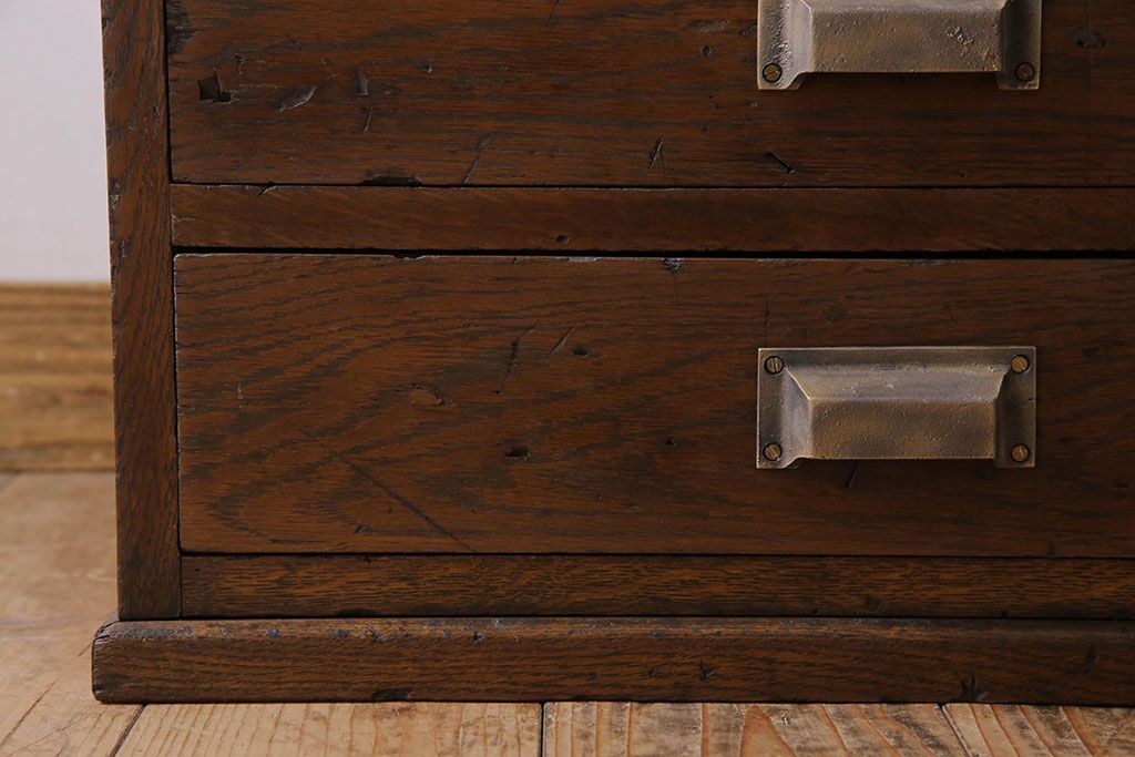 アンティーク家具　ナラ材　シックな古い木の上質な縦型小引き出し　アンティーク