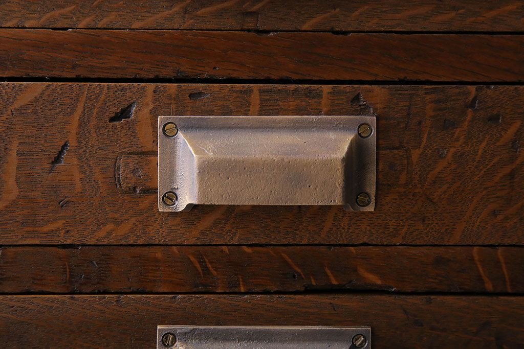 アンティーク家具　ナラ材　シックな古い木の上質な縦型小引き出し　アンティーク