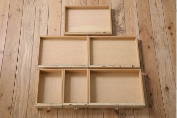 アンティーク家具　ガラスの取っ手のペイントデンタルキャビネット　ミストガラス
