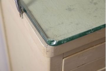 アンティーク家具　ガラスの取っ手のペイントデンタルキャビネット　ミストガラス