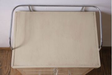 アンティーク家具　ガラスの取っ手のペイントデンタルキャビネット　ミストガラス