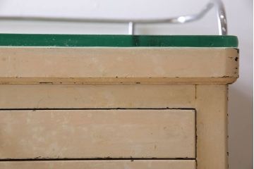 アンティーク家具　ガラスの取っ手のペイントデンタルキャビネット　ミストガラス