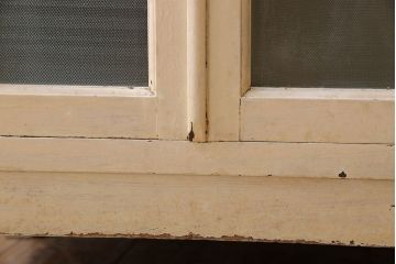 アンティーク家具　ガラスの取っ手のペイントデンタルキャビネット　ミストガラス