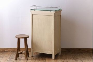 アンティーク家具　ガラスの取っ手のペイントデンタルキャビネット　ミストガラス