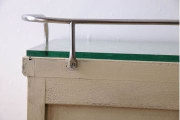 アンティーク家具　ガラスの取っ手のペイントデンタルキャビネット　ミストガラス