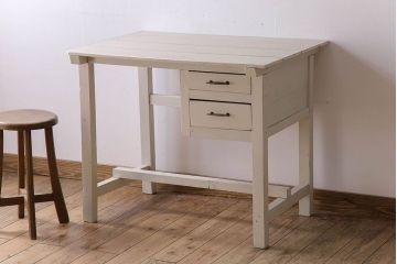 レトロ家具　古い木のレトロなデスク(アンティークペイント)