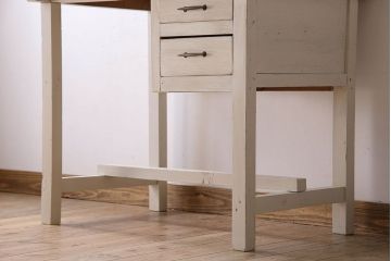 レトロ家具　古い木のレトロなデスク(アンティークペイント)