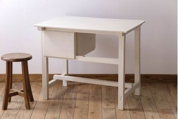 レトロ家具　古い木のレトロなデスク(アンティークペイント)