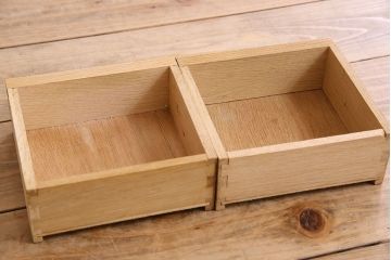 ヴィンテージ家具　オーク材　イギリスビンテージ　シンプルな薄型ブックケース(本箱)