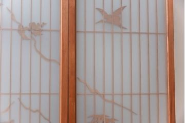 松竹梅・鶴亀の彫刻　アンティーク　ガラス入り書院戸(書院障子)4枚セット