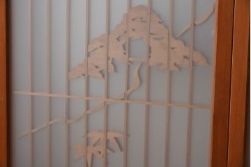 松竹梅・鶴亀の彫刻　アンティーク　ガラス入り書院戸(書院障子)4枚セット