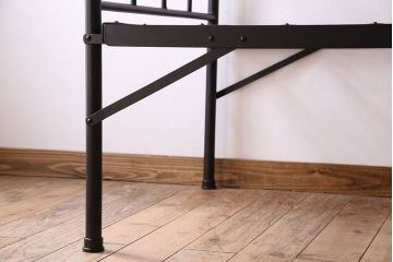 アンティーク家具　アンティーク　折り畳み式アイアンフレームベッド(艶消しブラック)(1)